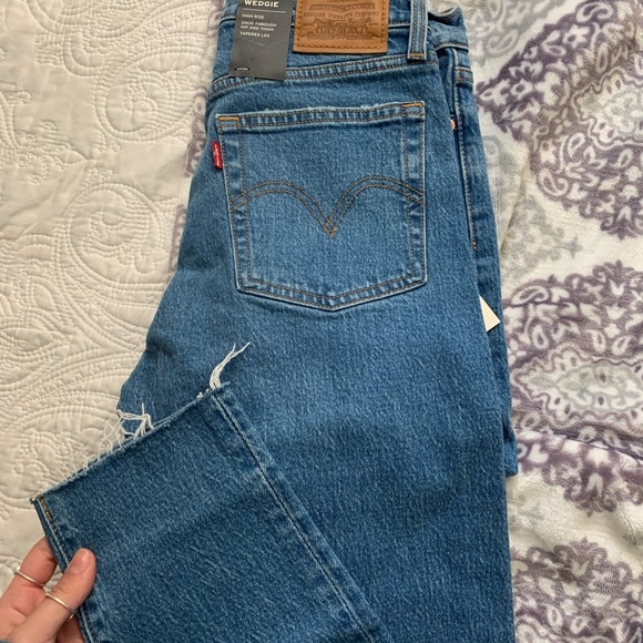 Levi Wedgie Jeans - Picture 3 of 4